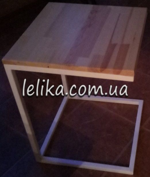 Квадратний металевий столик