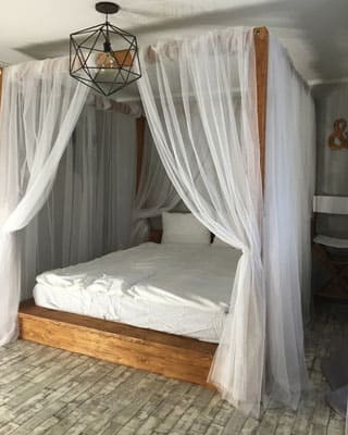 Купити двоспальне ліжко з балдахіном