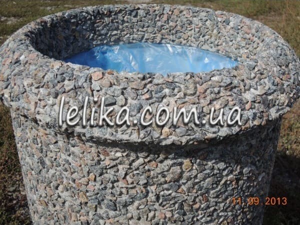 Урна из бетона с кольцом для муссорного пакета