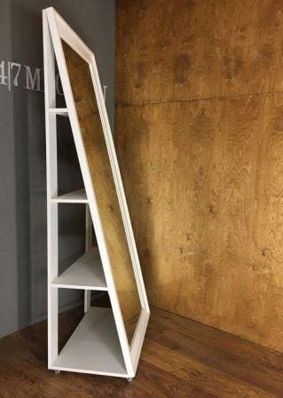 Напольное зеркало с подставкой