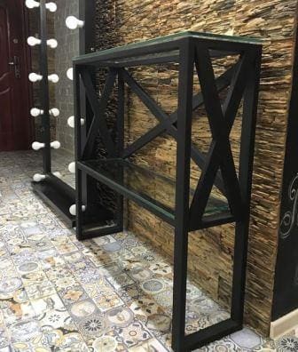Консоль металлическая с полками из стекла