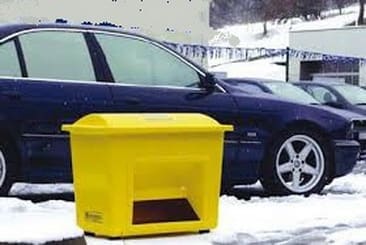Контейнер для песка и соли для посыпания дорожек и тротуаров