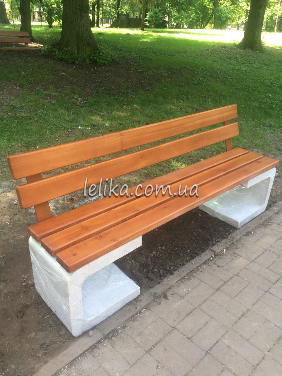 лавка паркова на бетонних ніжках