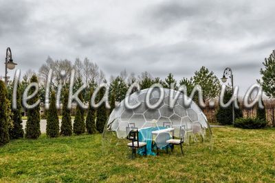 Купол з полікарбонату для заміського будинку