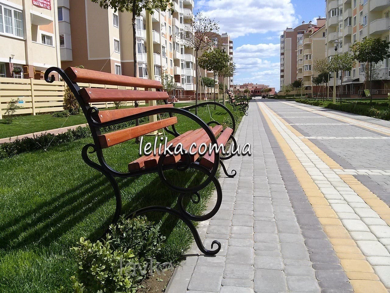 Лавка парковая с подлокотниками