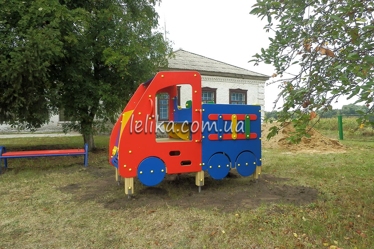 Машинка для детской площадки с горкой