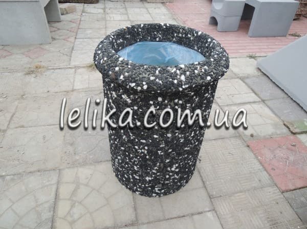 Урна из бетона с покрытием из камней