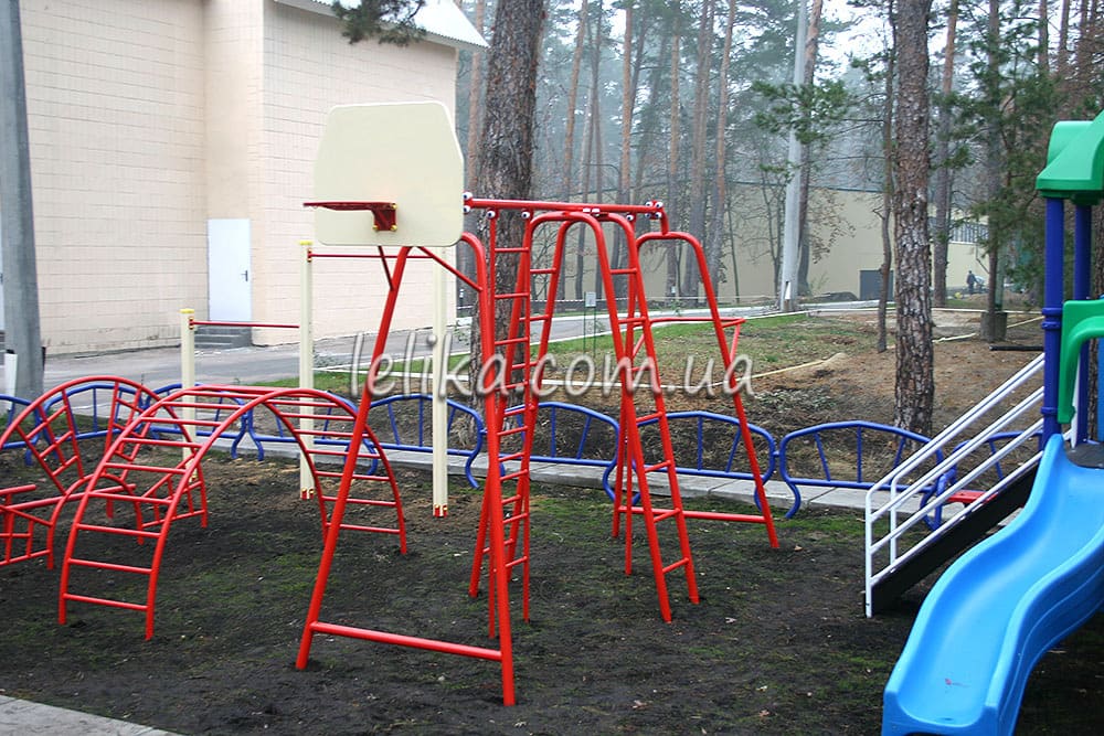 Уличный гимнастический комплекс, Киев