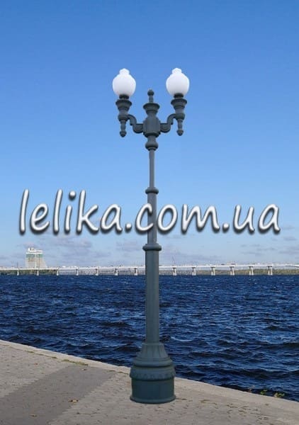 Фонарь уличный из чугуна с 2-мя светильниками