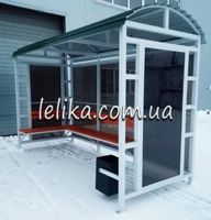 Автобусна зупинка з лавкою та урною