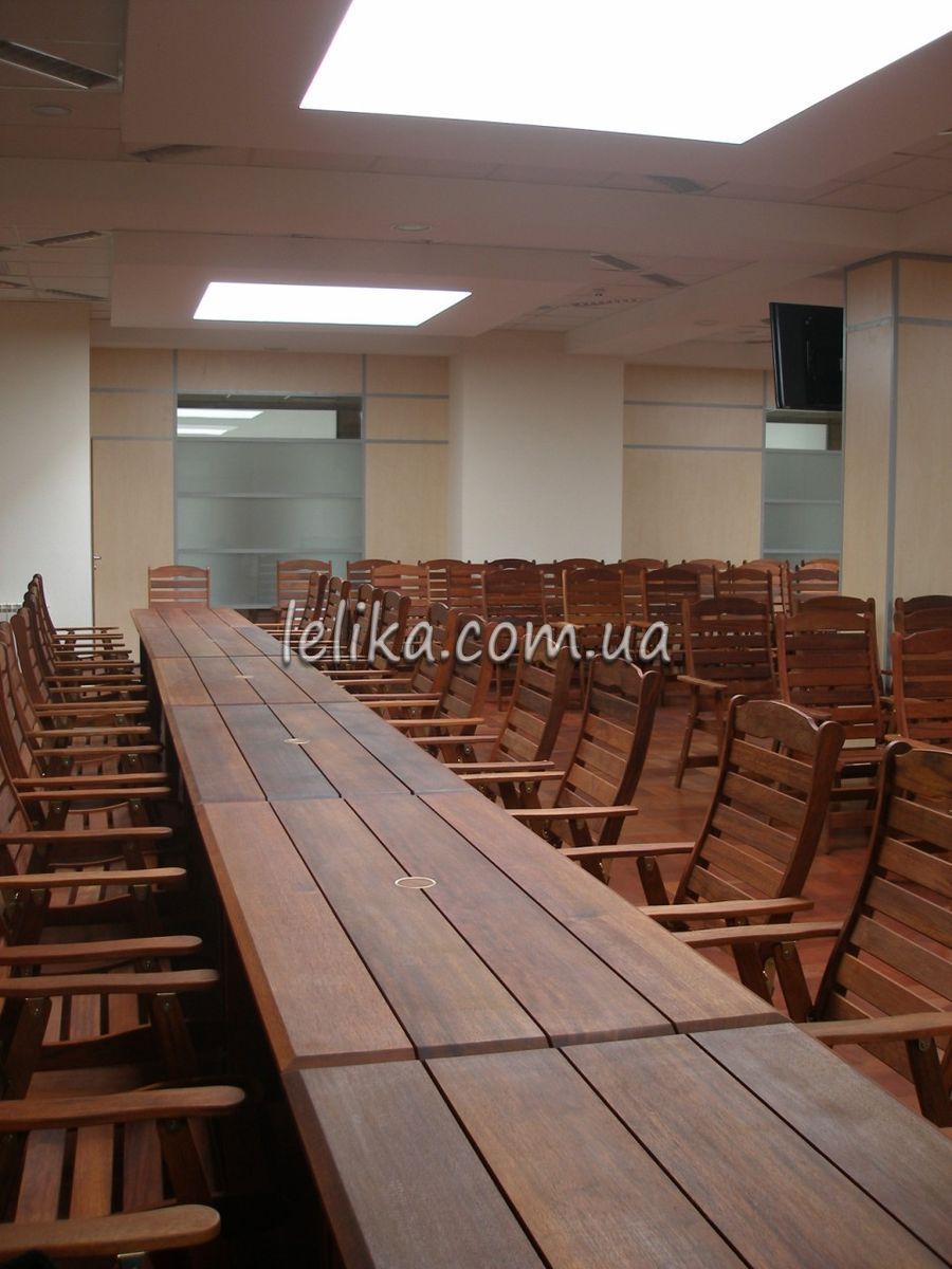 Стол из дерева Мербау