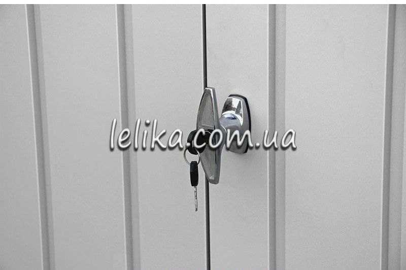 сарай закривається на ключ